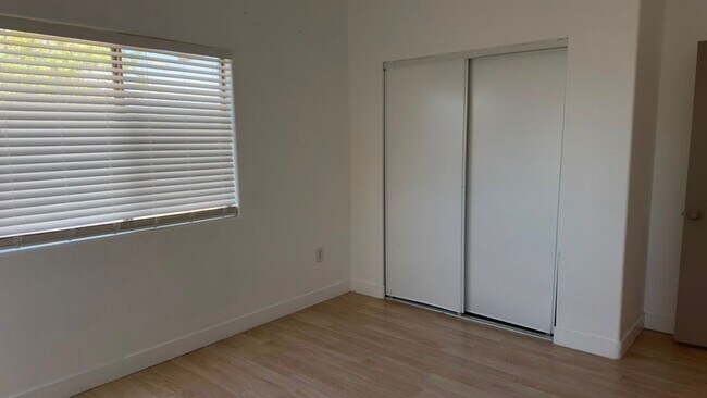 Building Photo - 2050 Los Feliz St