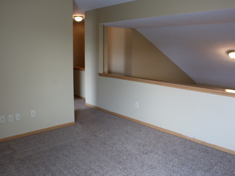 Building Photo - 395 Belfair Dr