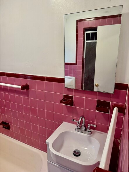 Building Photo - 4 Hillside Ave