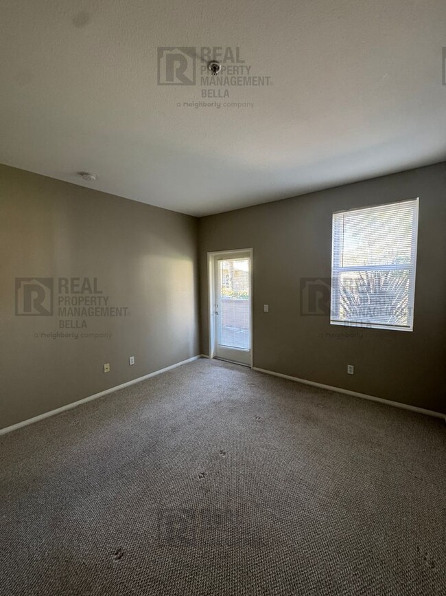Building Photo - You won't want to miss this!