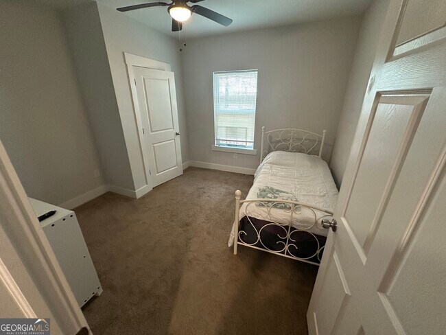 Building Photo - 370 Crestbrook Ln