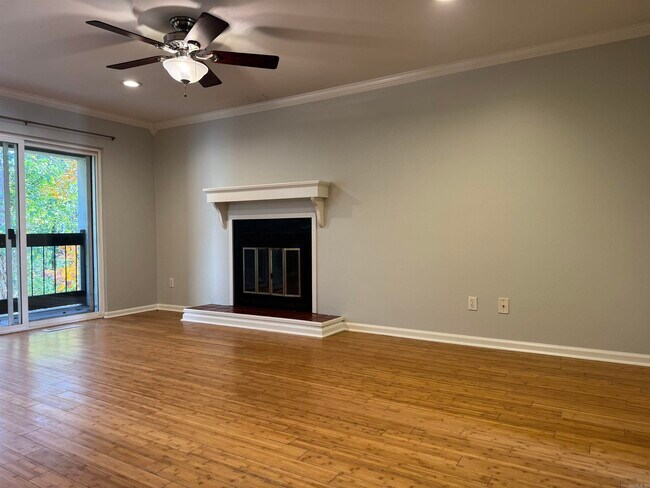 Building Photo - 301 Kings Row Dr