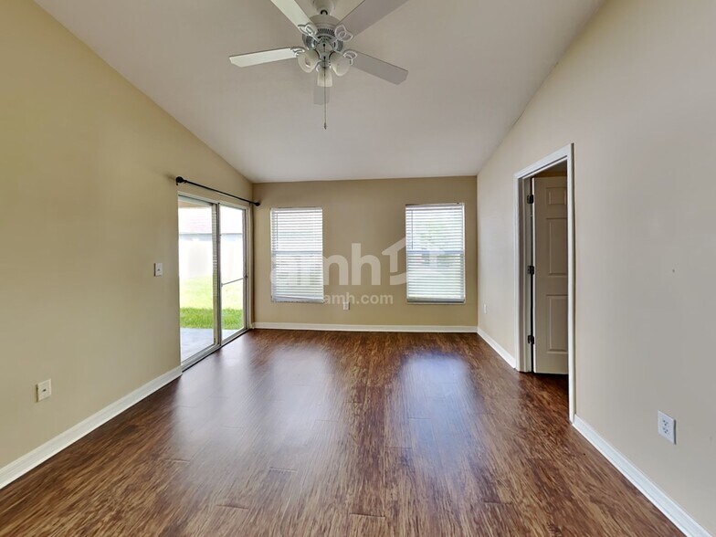 Building Photo - 27826 Breakers Dr