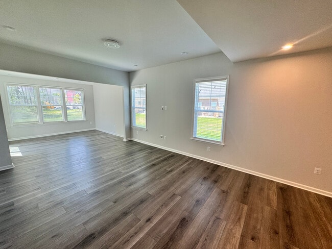 Building Photo - 701 Englewood Farms Dr