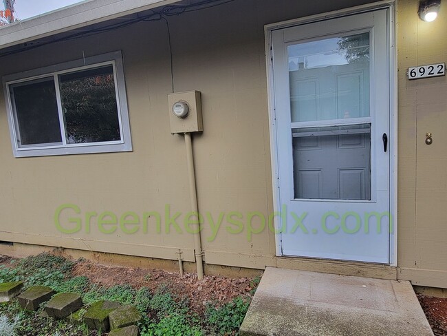 Primary Photo - 2 Bedroom 2 Bath Unit in St.Johns with Ful...