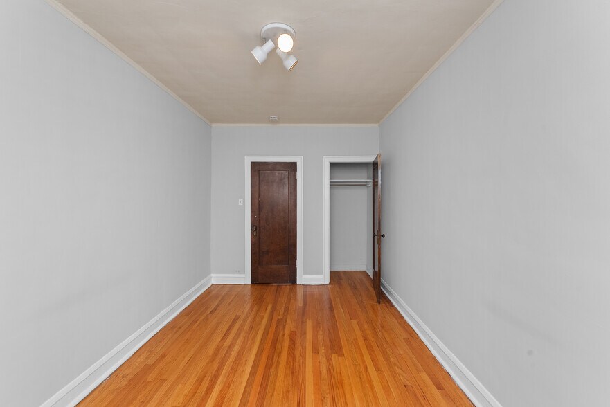 Building Photo - 4225 N Paulina St