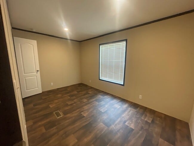 Building Photo - Renovated 3 Bedroom 2 Bath Trailer for Rent!
