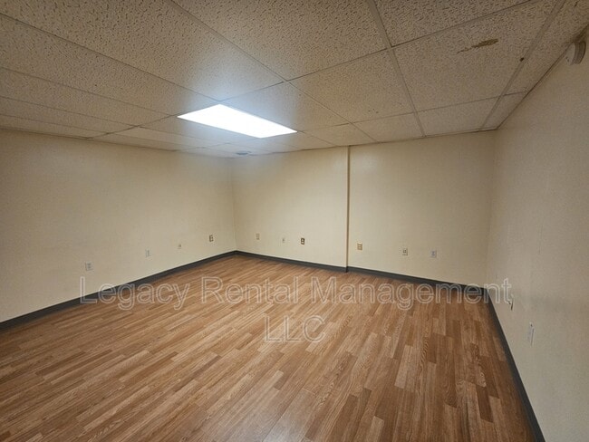 Building Photo - 535 W Shawnee Ave