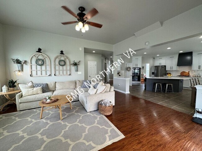 Building Photo - 8930 Kingbird Ct