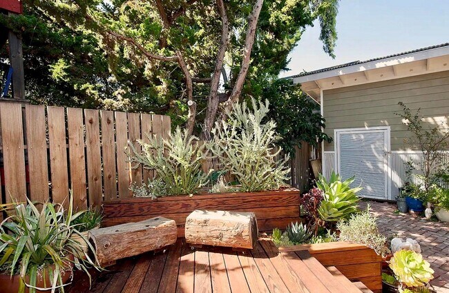 Building Photo - 482 38th St