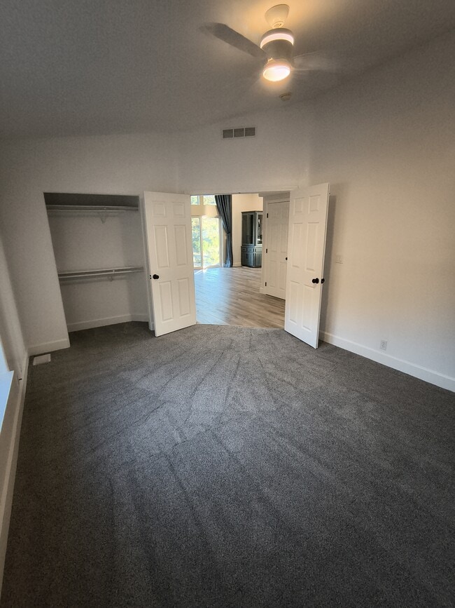 Building Photo - 2828 La Cresta Rd