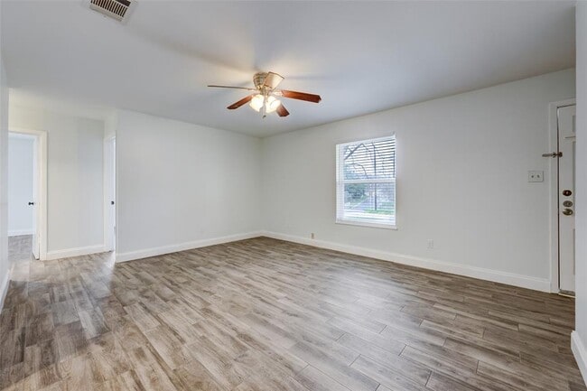 Building Photo - 2701 St Edwards Cir