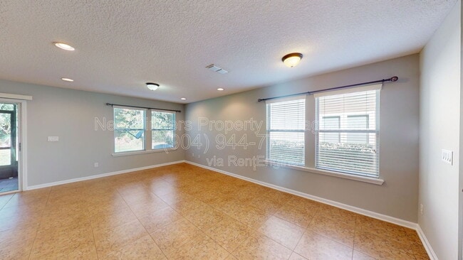 Building Photo - 464 Walnut Dr