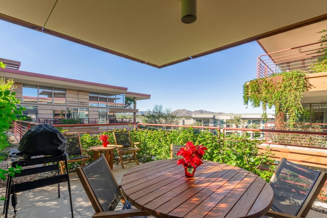 Building Photo - 7131 E Rancho Vista Dr