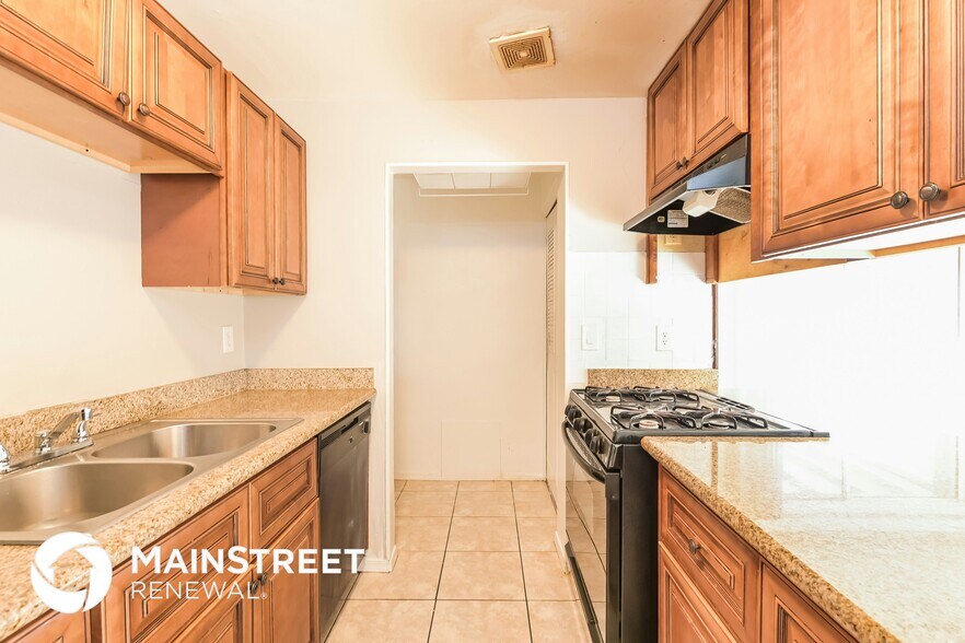 Building Photo - 4302 N 73rd Ave