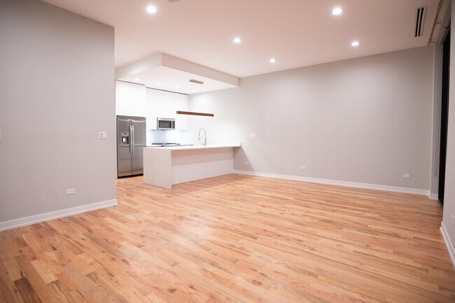 Building Photo - 1028 N California Ave