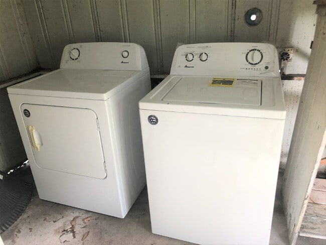 Building Photo - Private Fort Lauderdale FURNISHED 1/1 Avai...