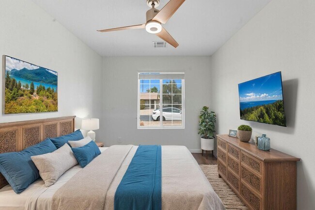 Building Photo - Beautiful Glendale Home With Pool!