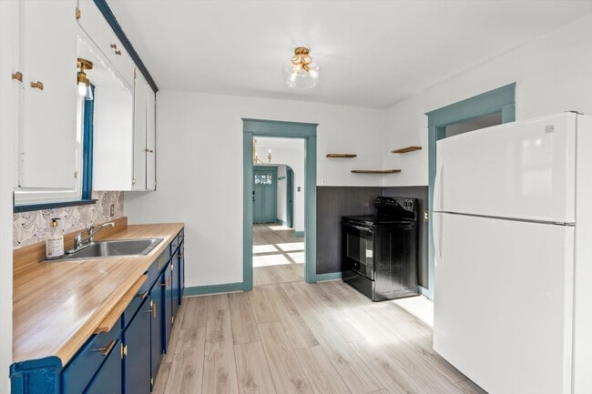 Building Photo - Spacious Tacoma Rental Featuring Large Yard & Entertainer’s Deck