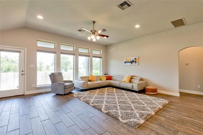 Building Photo - 2424 Burberry Ln