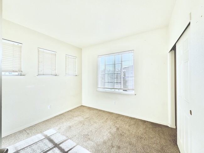 Building Photo - 1207 Silverton Way