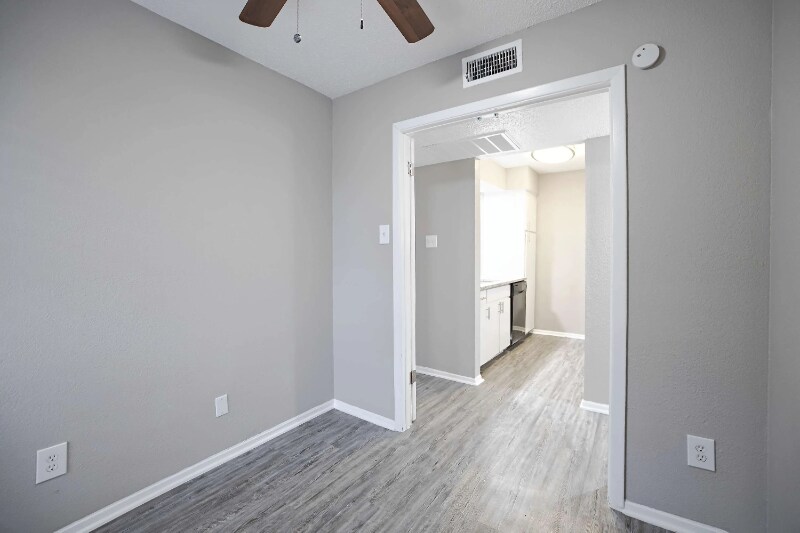 Building Photo - 3203 W Walnut Hill Ln