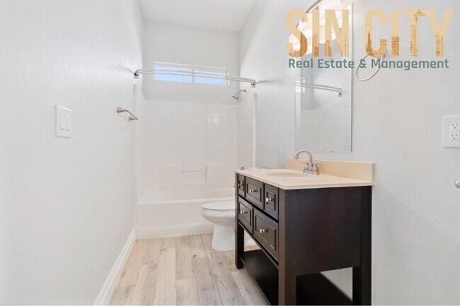 Building Photo - 2854 W Agate Ave