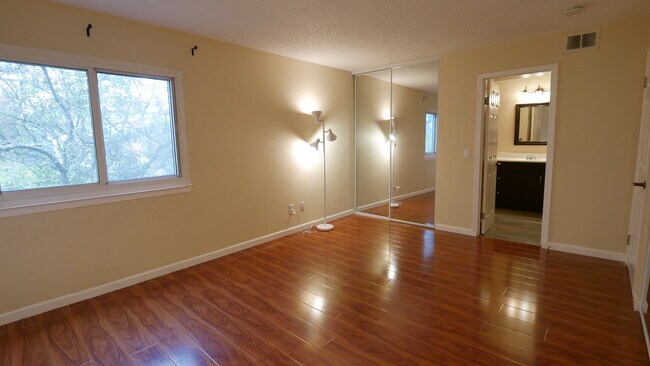 Building Photo - 318 Barbara Ln