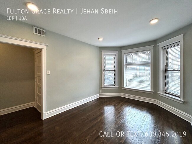 Building Photo - 910 W Addison St