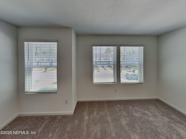 Building Photo - 590 Holly Lks Dr