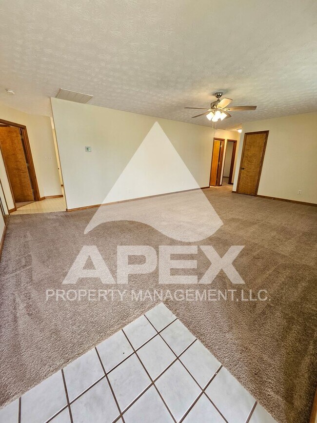 Building Photo - Beautiful 3 Bd/2 Ba Brick Single Family Home w/2-Car Garage in Powell!