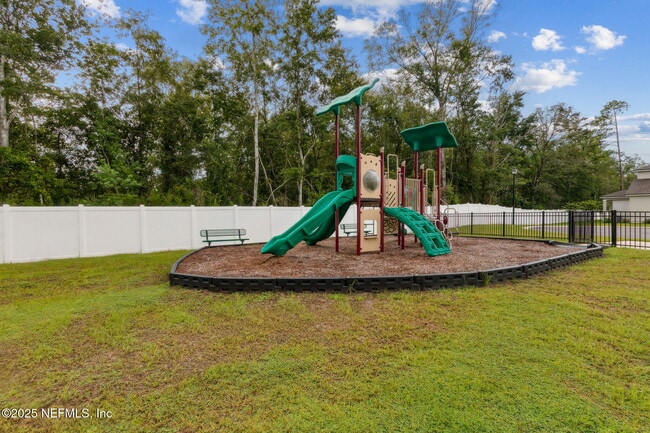 Building Photo - 14753 Cashew Ave
