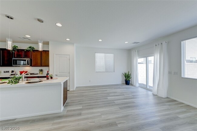 Building Photo - 1110 Cactus Needle Ave
