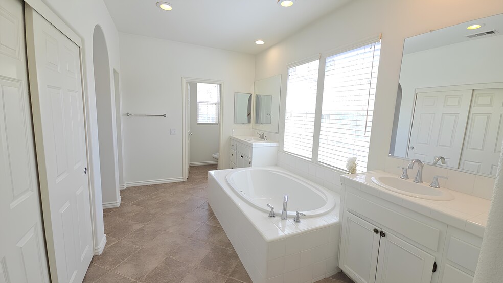 Master Bathroom - 4317 Palazzo Ln