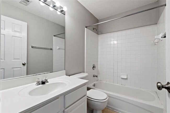 Building Photo - 9155 Friarbridge Dr