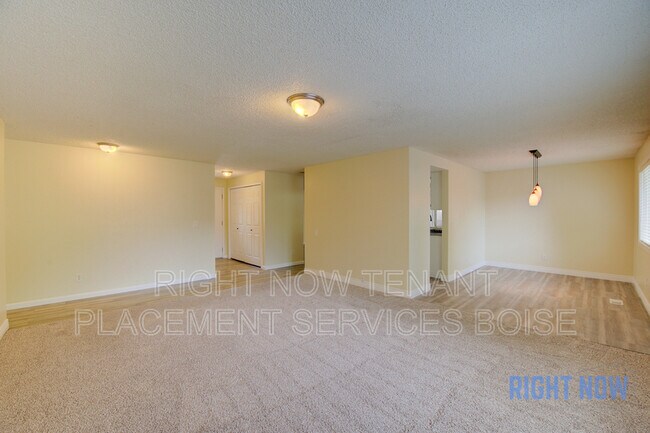 Building Photo - 11156 W Gunsmoke St
