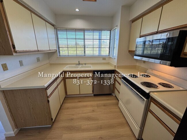 Building Photo - Spacious 2-Bed, 2-Bath Condo with Fireplac...