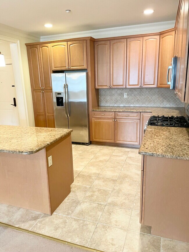 Building Photo - Madison Avenue, Park Ridge, NJ 07656 - 2 BR 2 BA condo