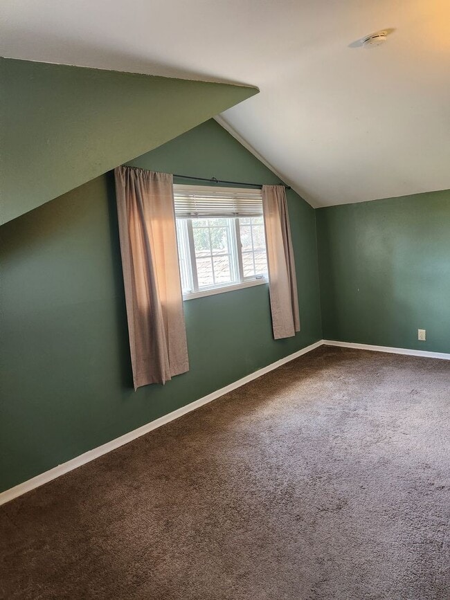 Building Photo - West Valley 3 bedroom country home with 3 bay shop