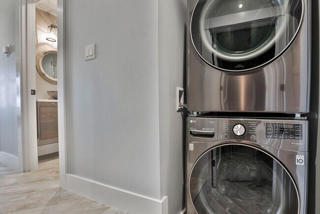 Building Photo - 45 Raymond St