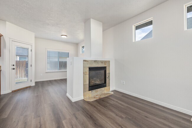 Building Photo - 911 N Scottish St