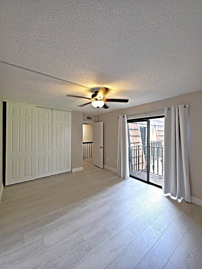 Building Photo - 5249 Cedarbend Dr