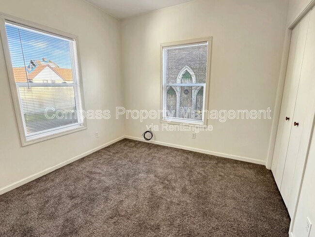 Building Photo - 930 Sheldon Ave SE