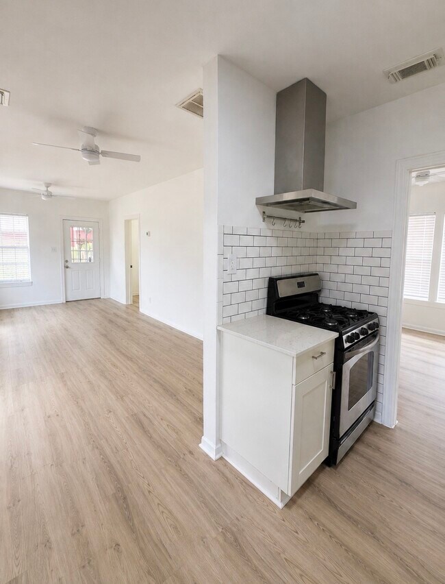 Building Photo - 3824 Woodleigh St