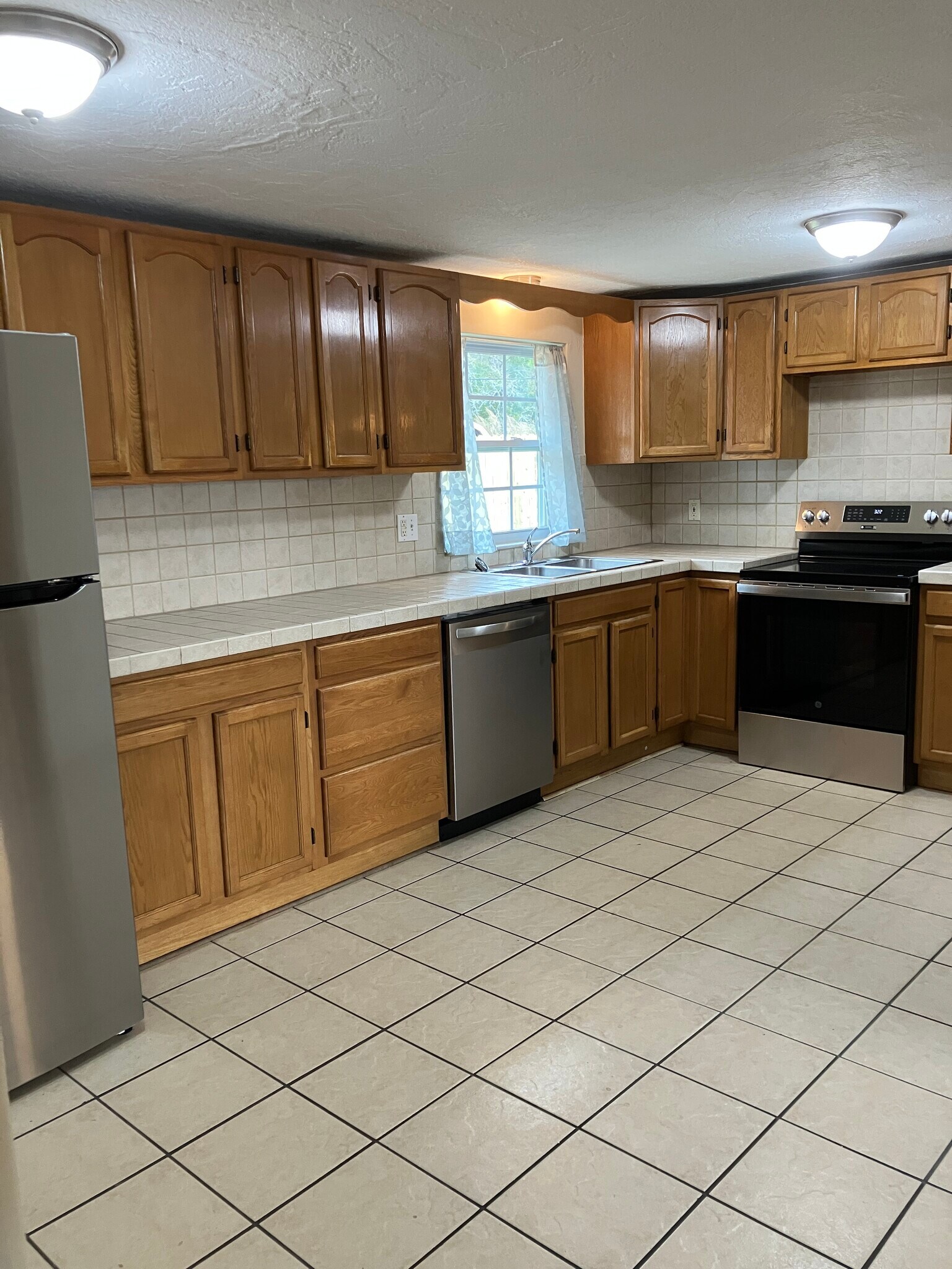 Building Photo - 7461 W Village Dr