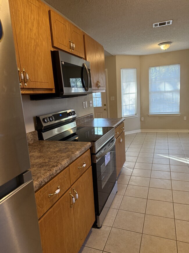 Building Photo - 192 Mary Ln