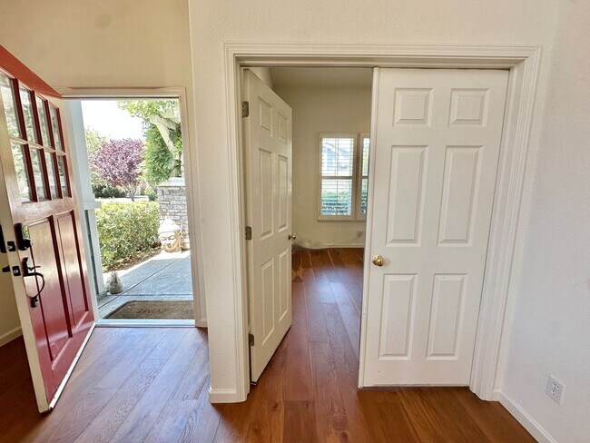 Building Photo - Large 5bd/3ba 3500sqft Home in Hamilton, Novato