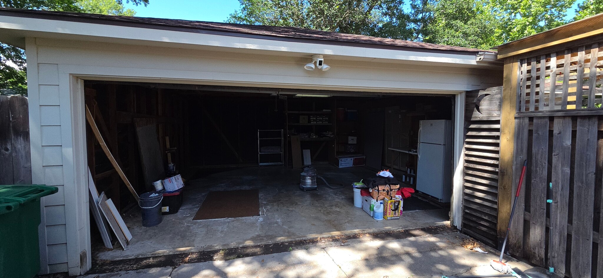 Double garage with fridge/freezer and storage racks - 12814 Westhorpe Dr