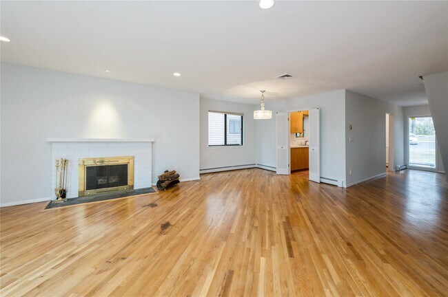 Building Photo - 99 Brush Hollow Close
