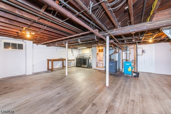 Building Photo - 331 Diamond Bridge Ave